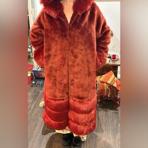 NWT Fhillinuo faux fur coat rustic red.